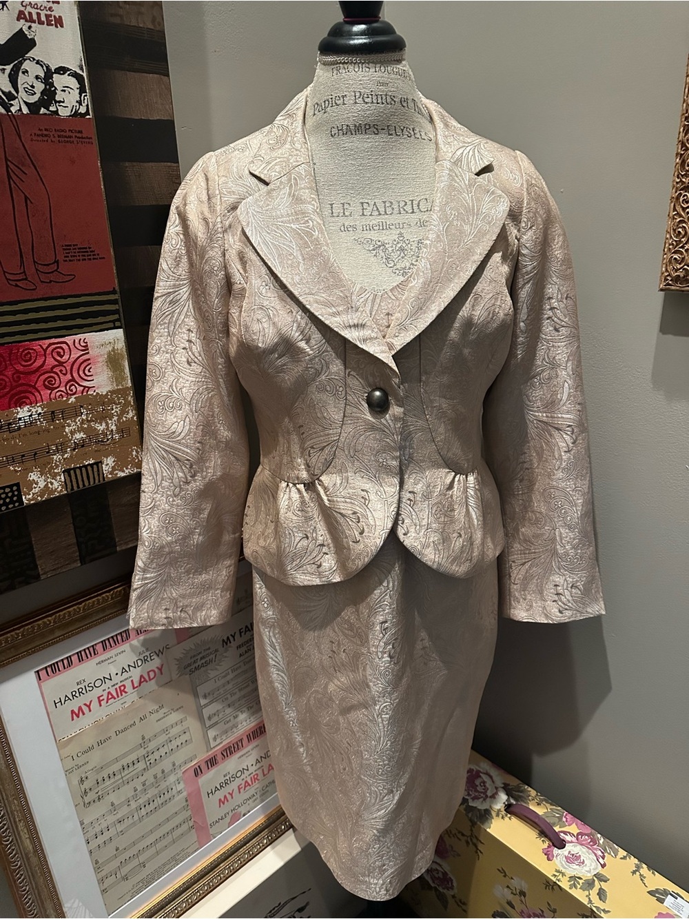 Vtg Jones New York Light Champagne Paisley Jacquard Dress with Blazer